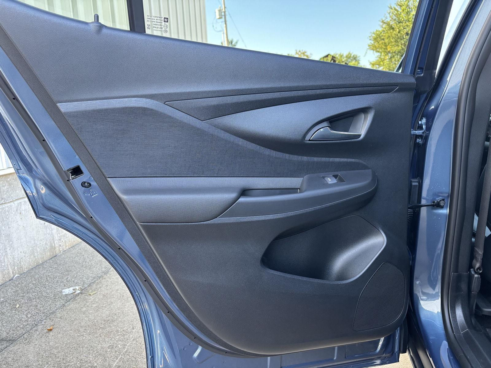Vehicle photo 25