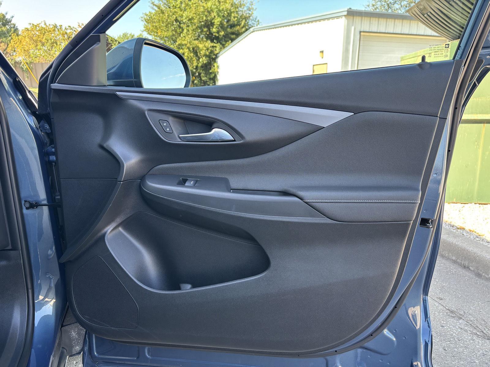 Vehicle photo 29