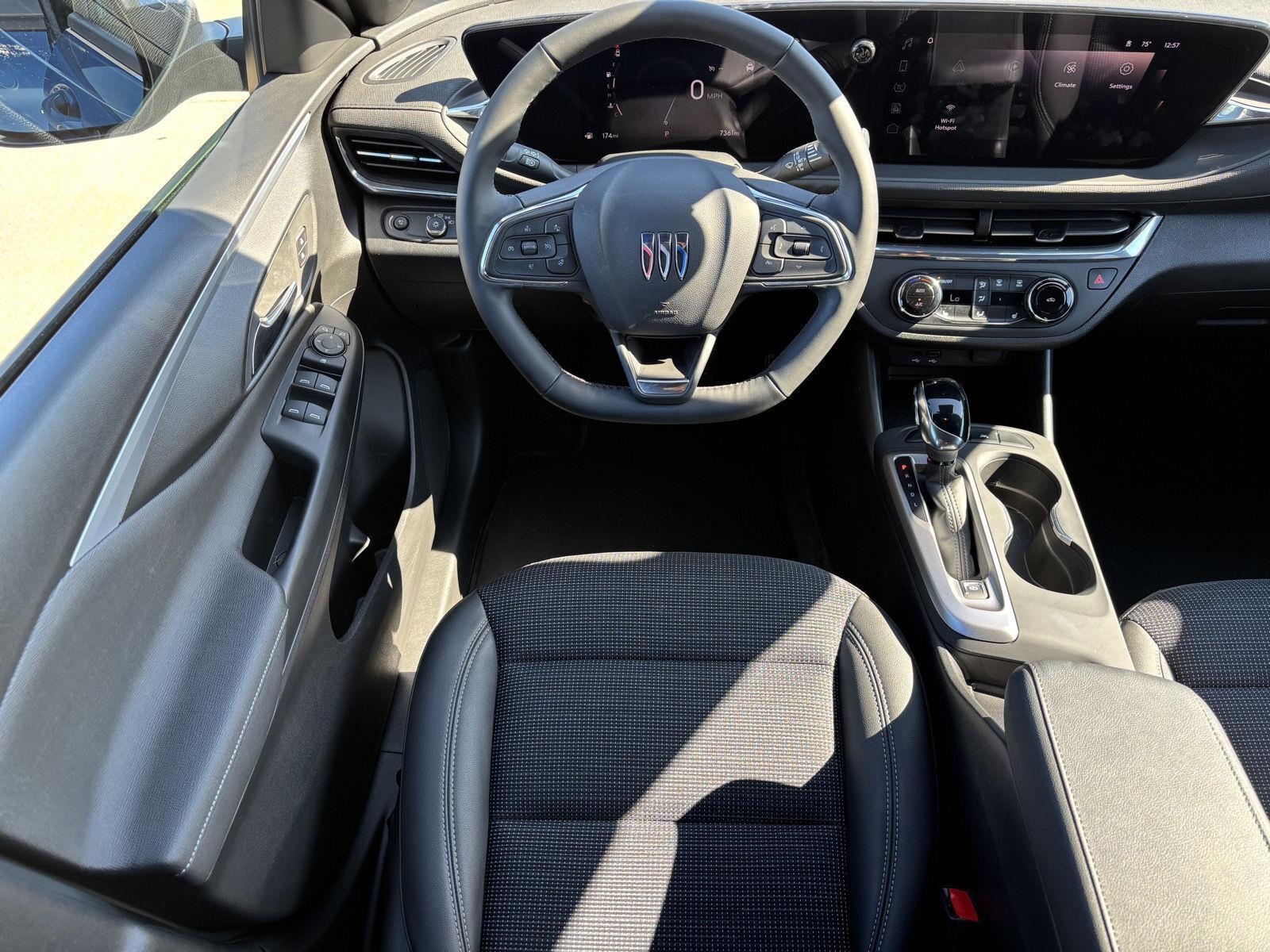 Vehicle photo 19