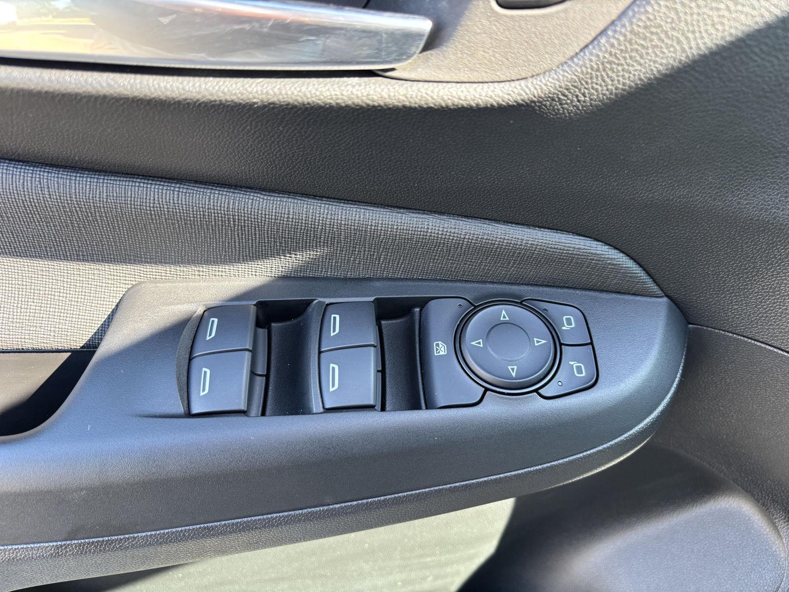 Vehicle photo 14