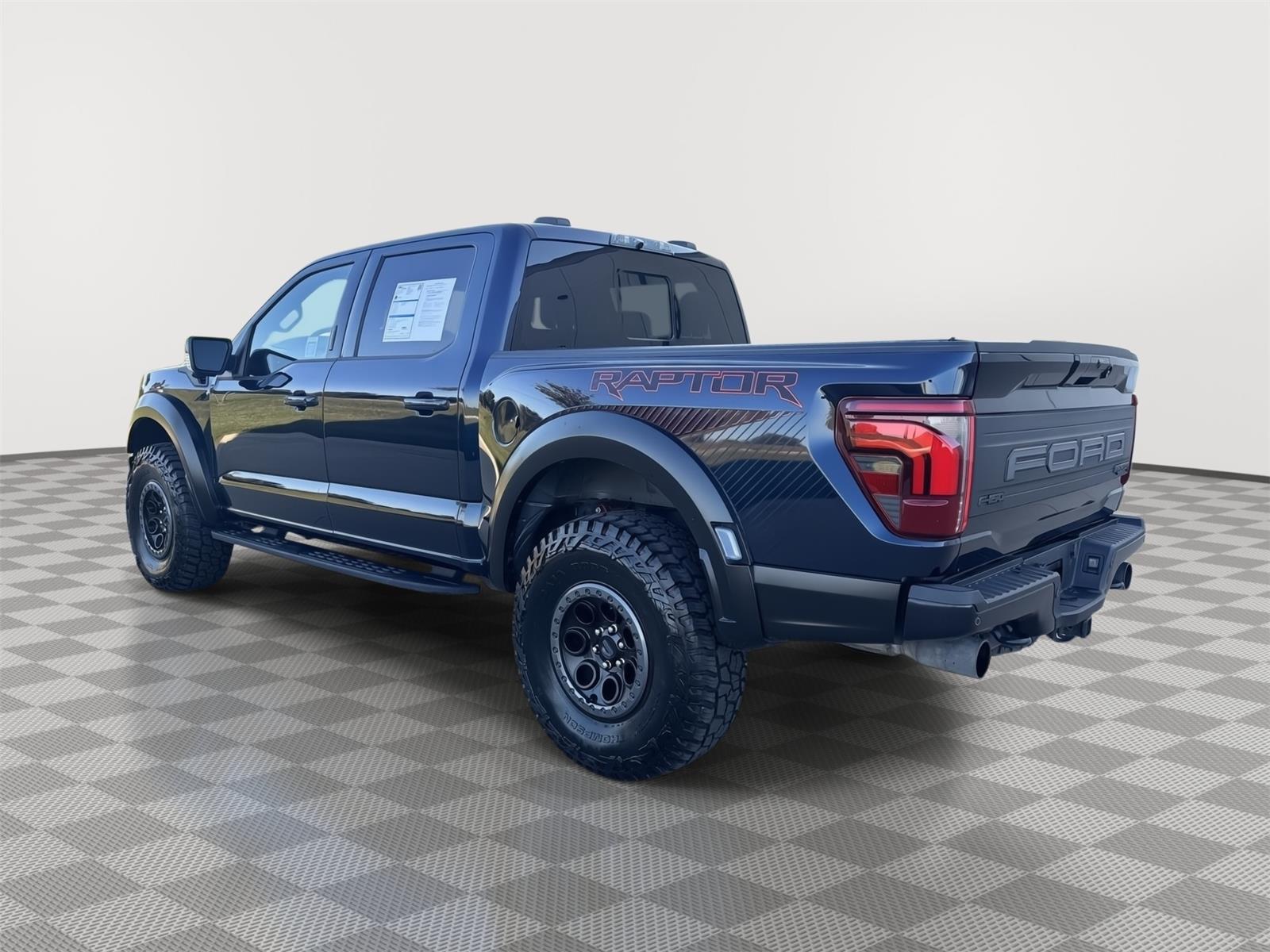 Vehicle photo 10