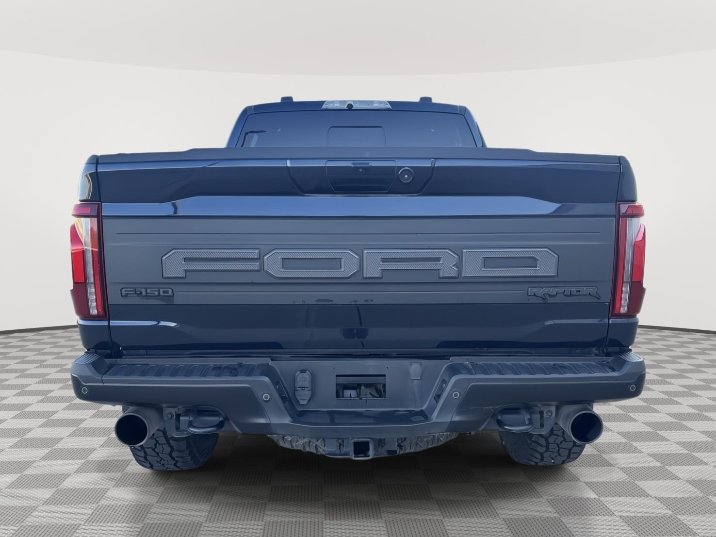 Vehicle photo 9