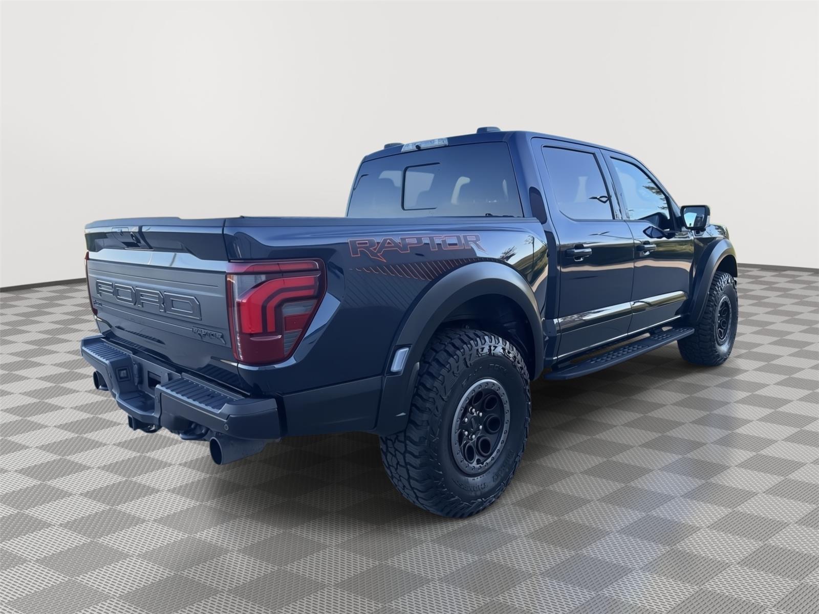 Vehicle photo 8