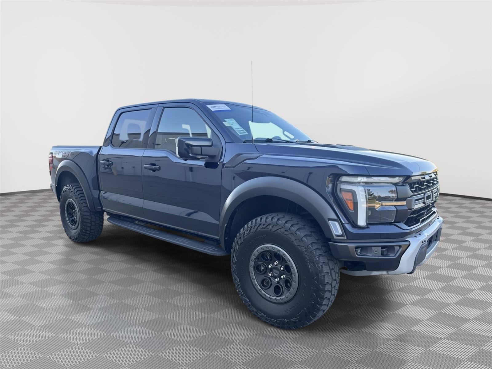 Vehicle photo 6
