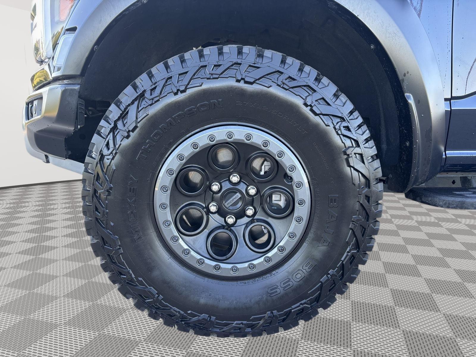 Vehicle photo 11