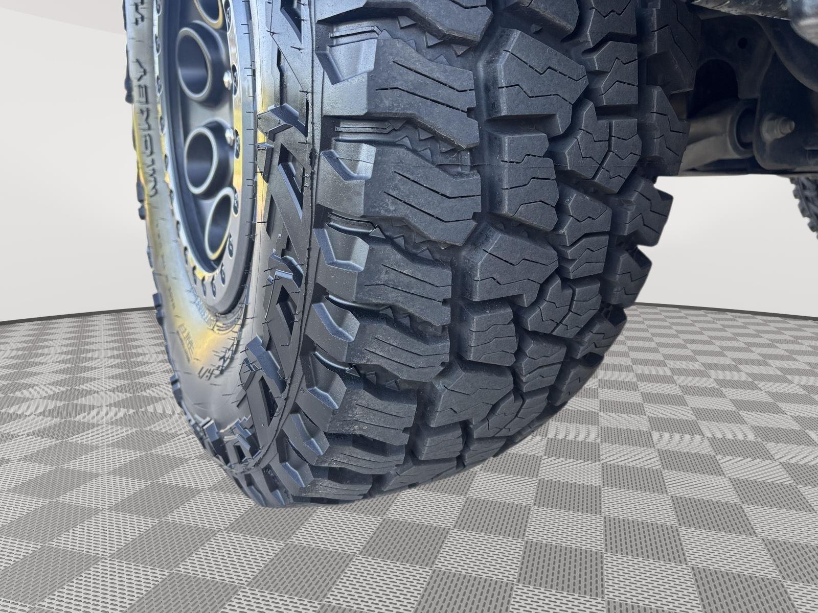 Vehicle photo 12