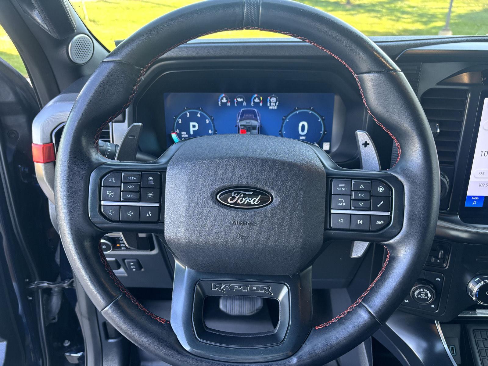Vehicle photo 13