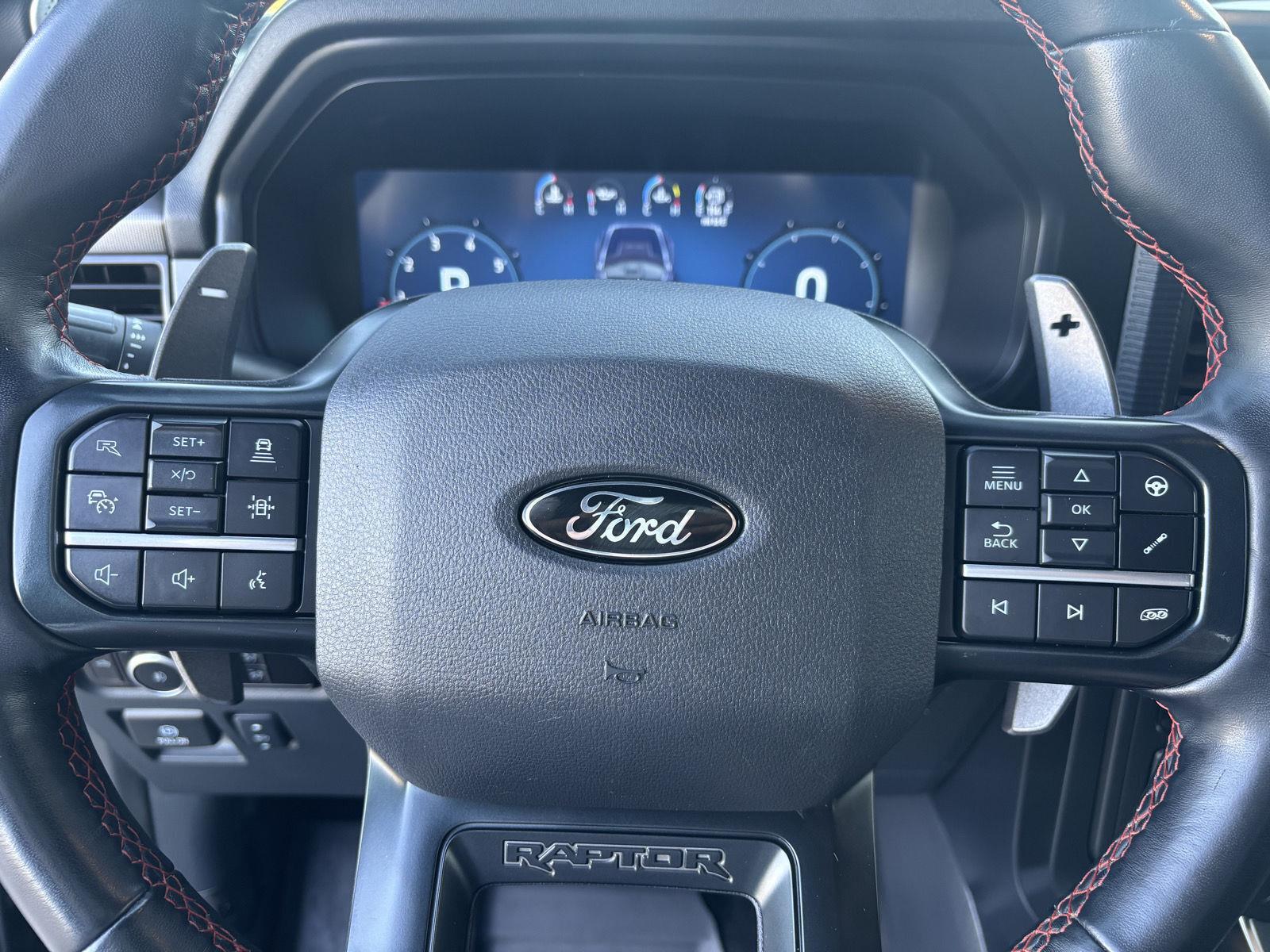 Vehicle photo 14