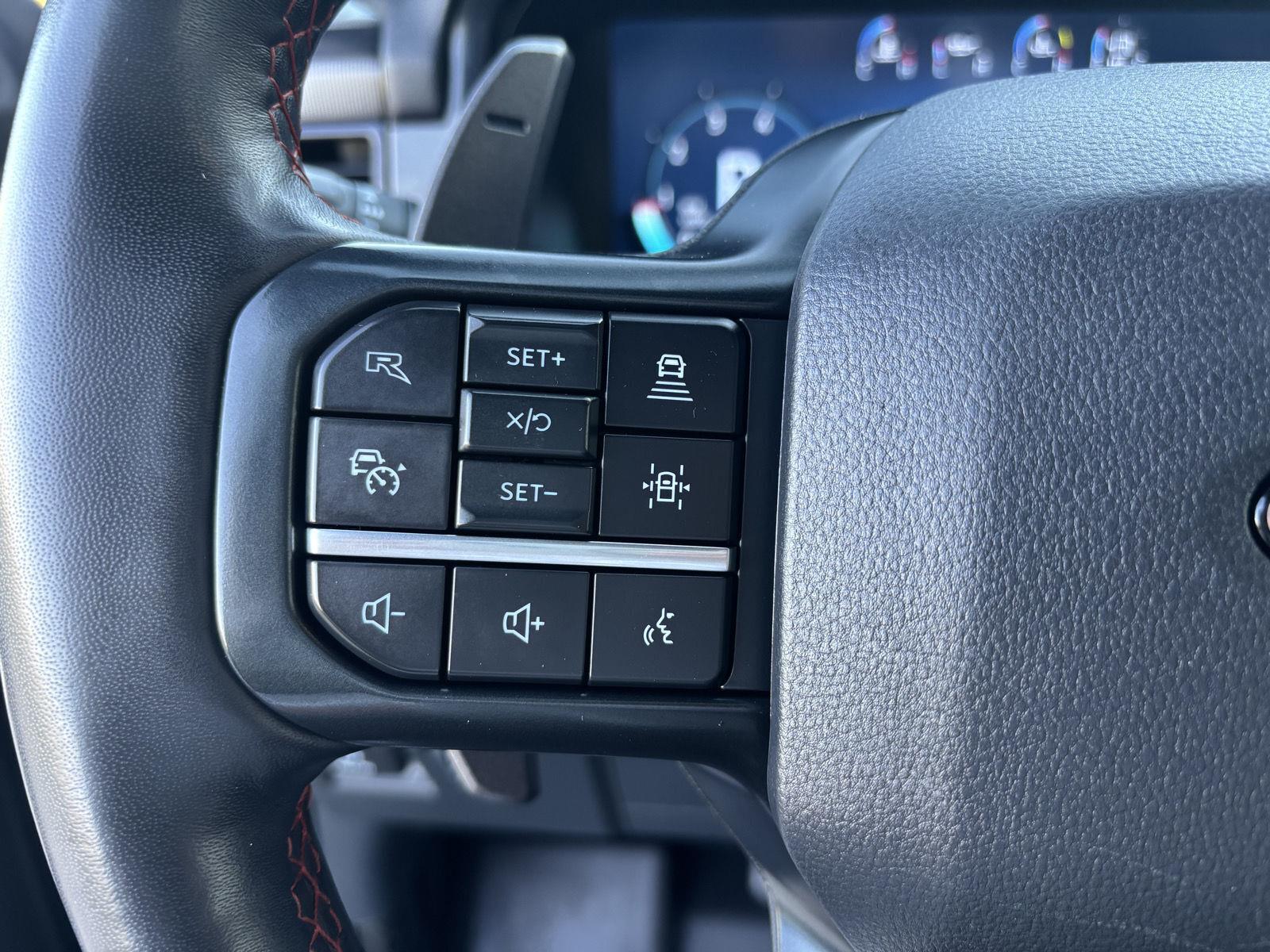 Vehicle photo 15