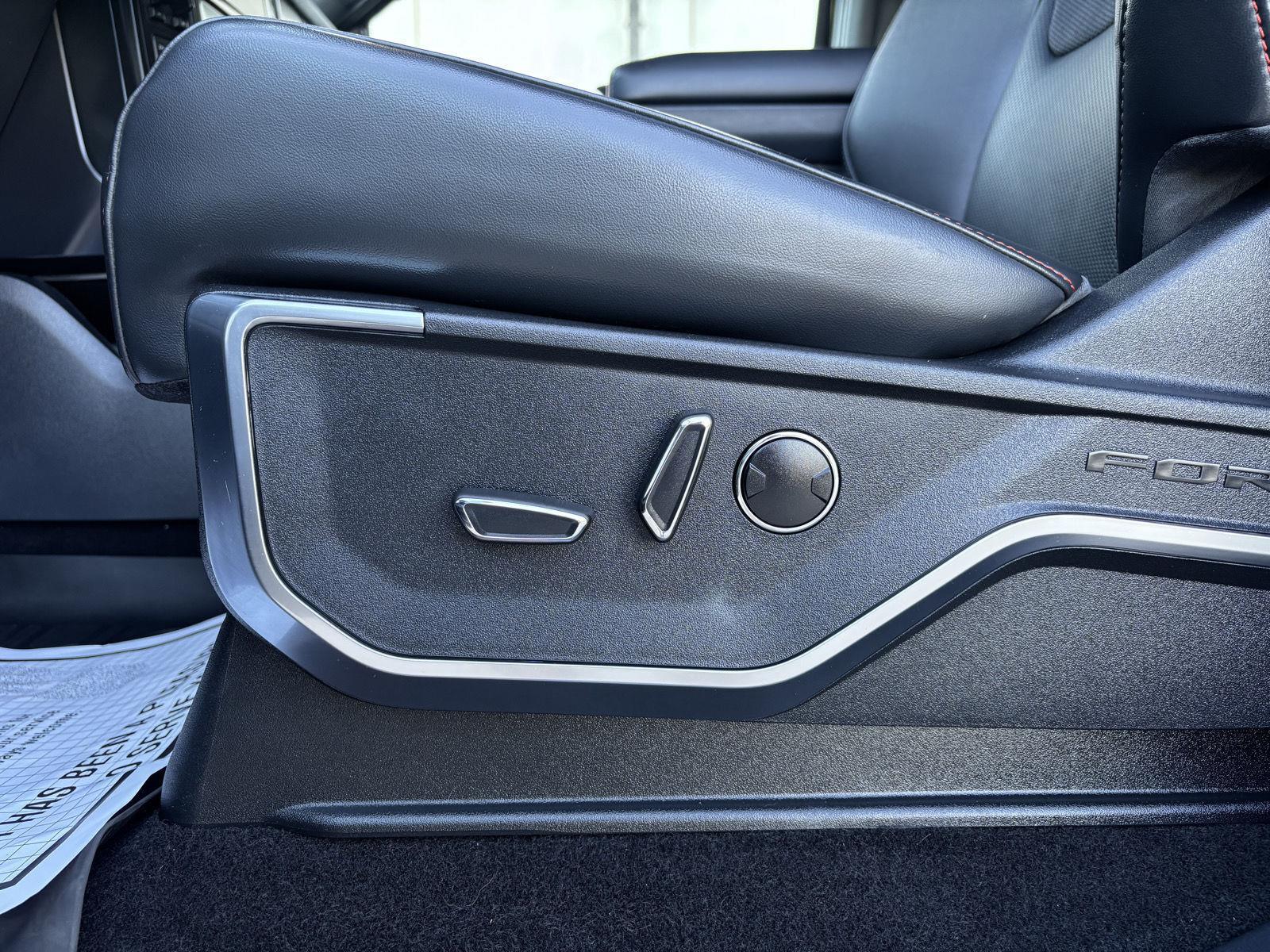 Vehicle photo 22