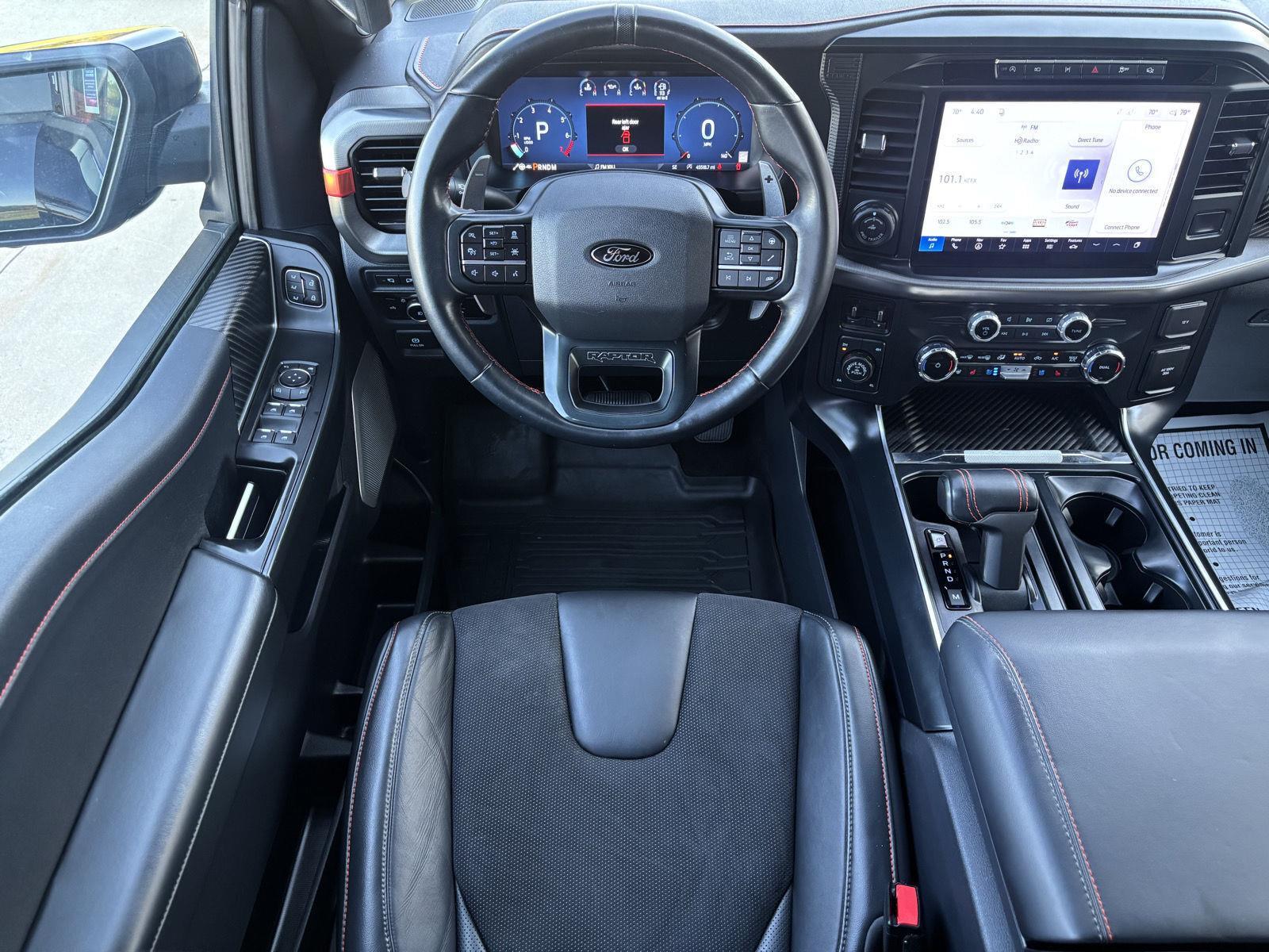 Vehicle photo 24