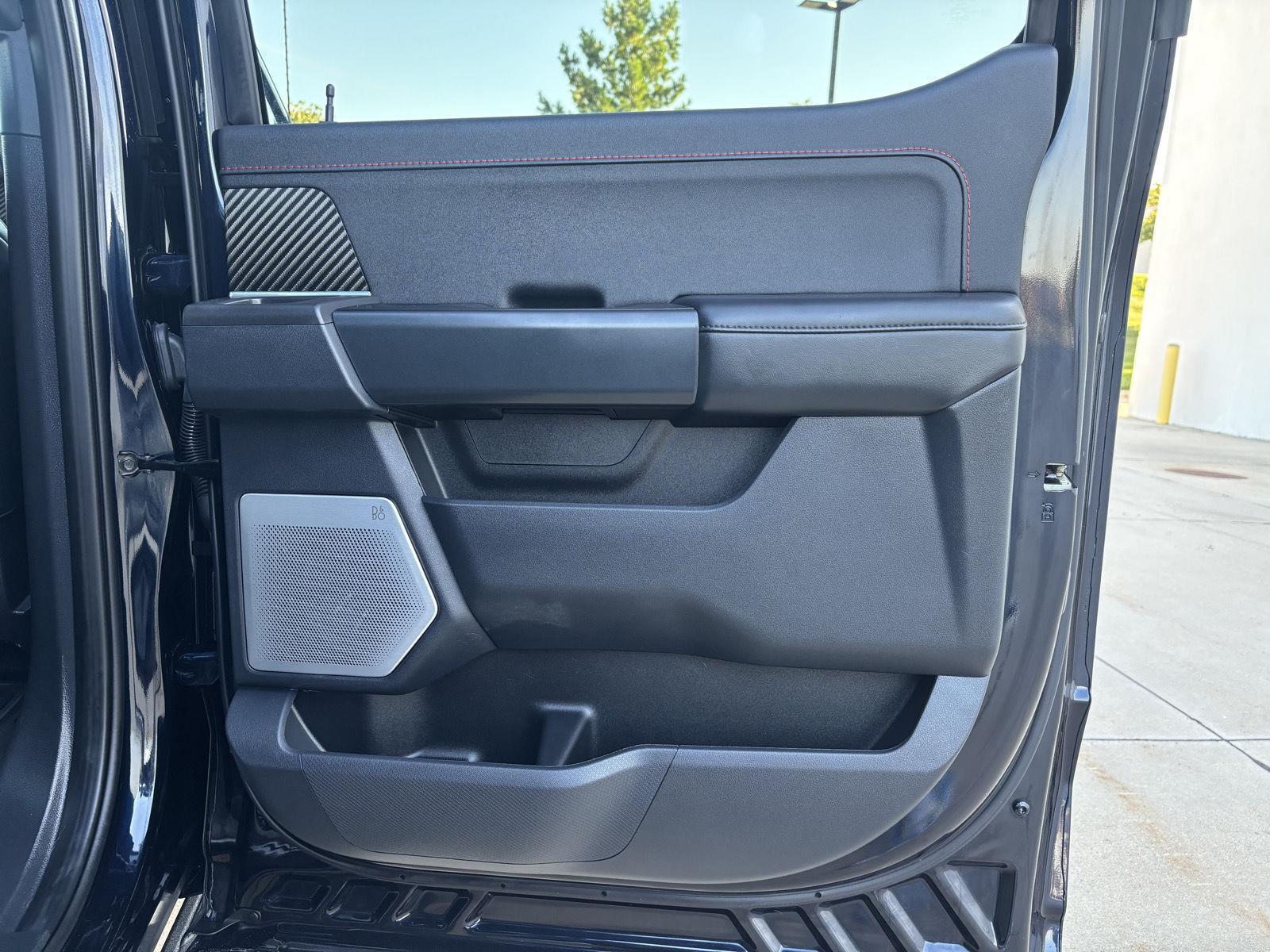 Vehicle photo 32