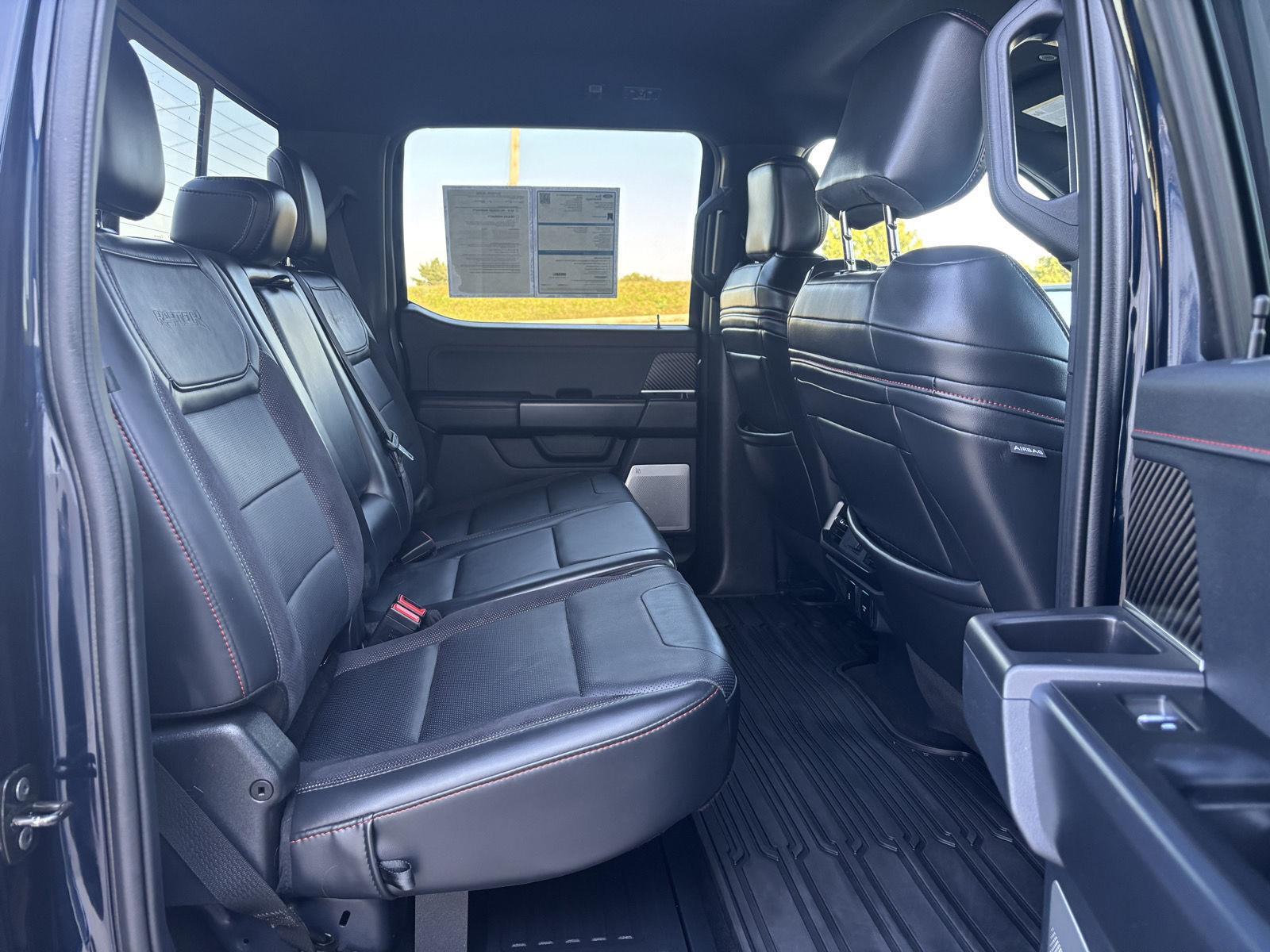 Vehicle photo 33
