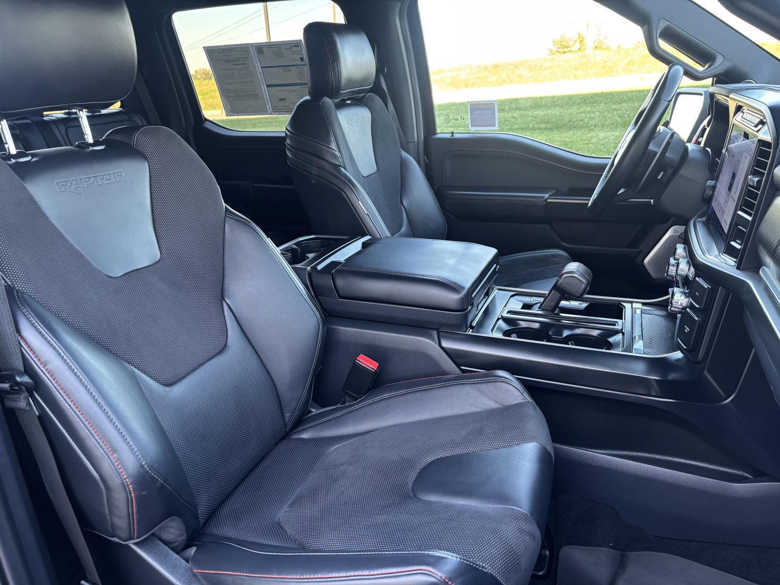 Vehicle photo 31