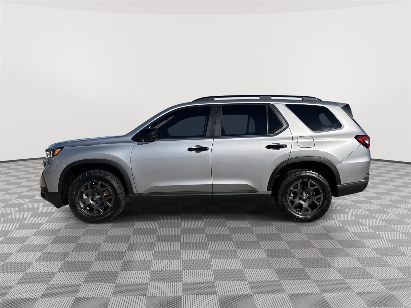 Vehicle photo 2