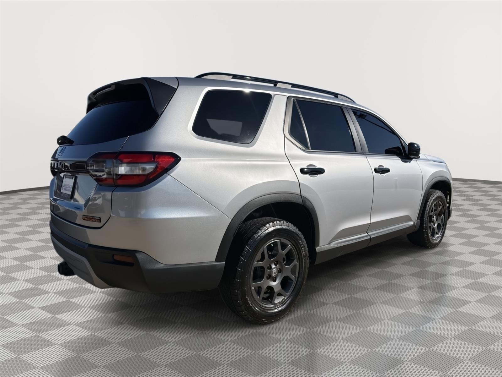 Vehicle photo 8