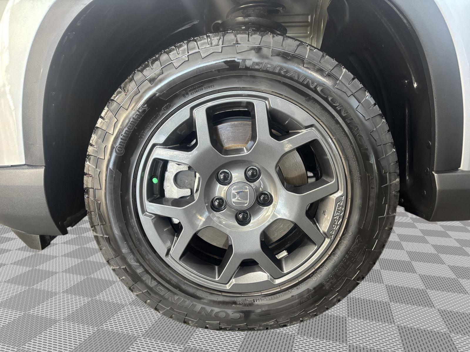 Vehicle photo 11