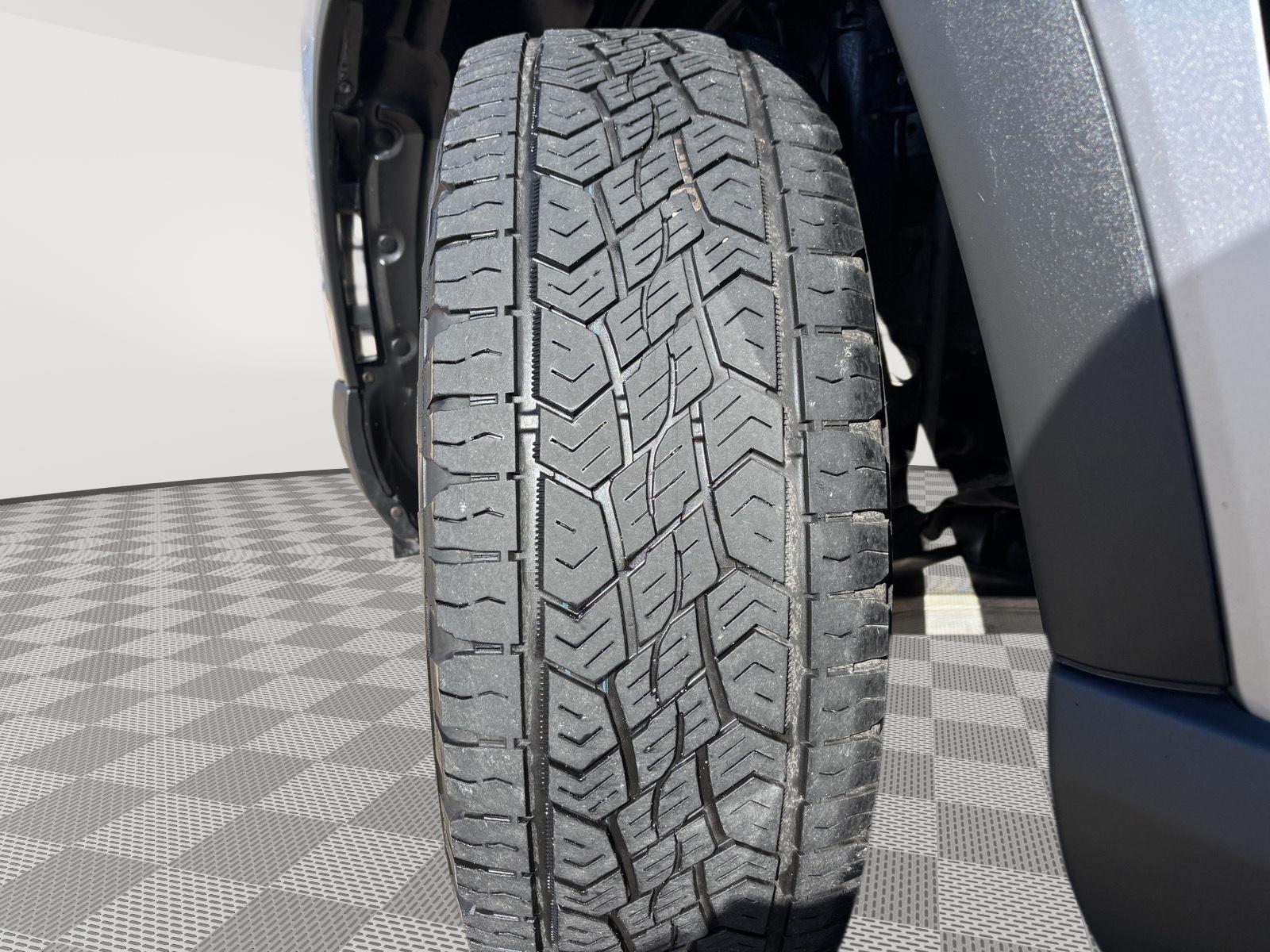 Vehicle photo 12