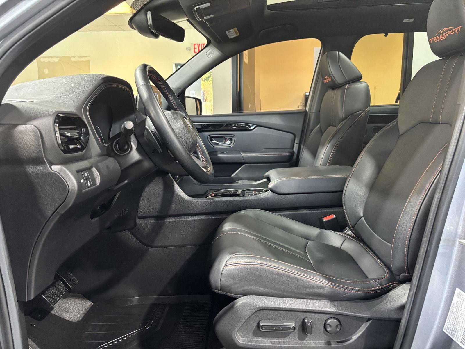 Vehicle photo 19