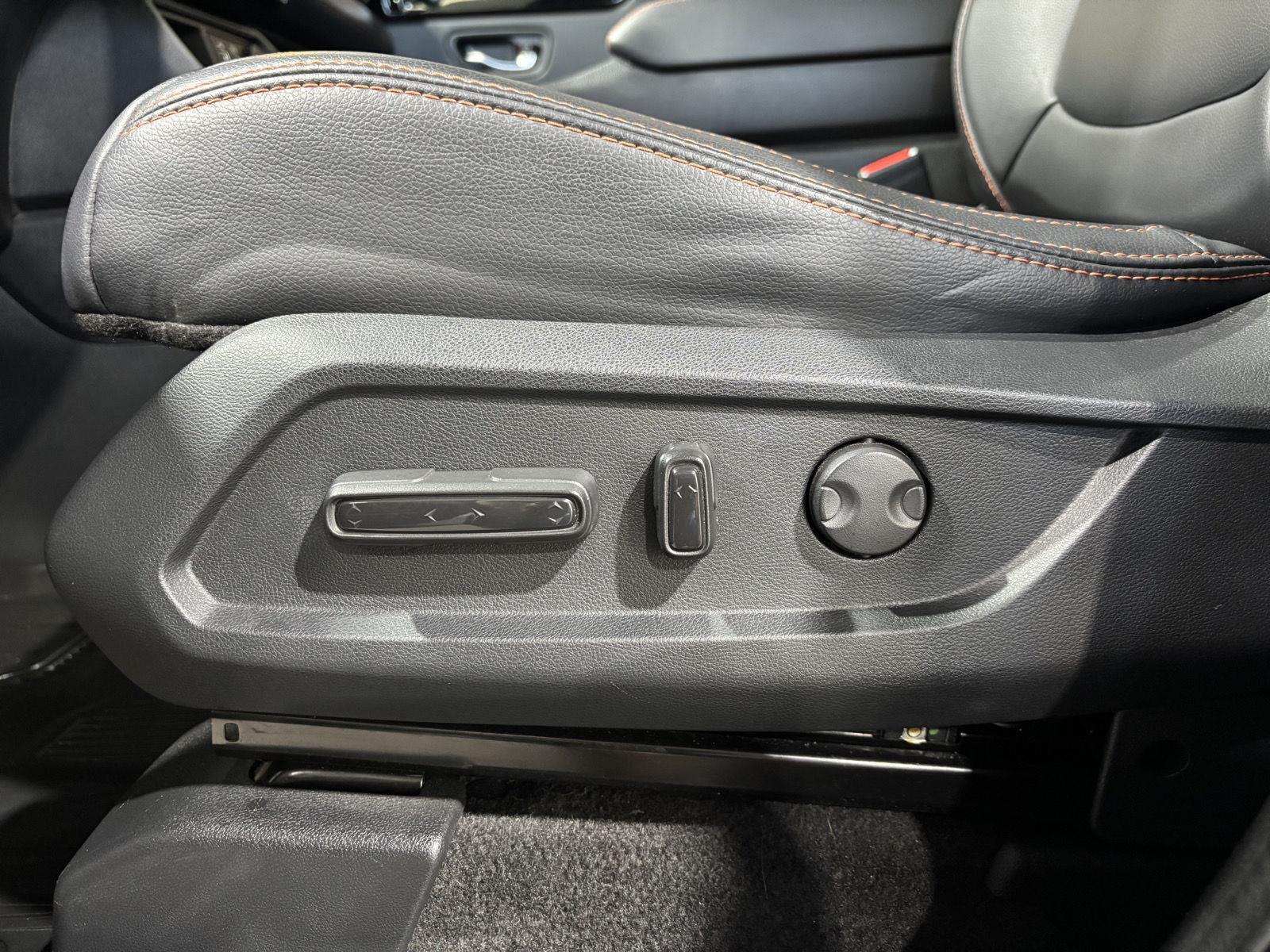 Vehicle photo 21