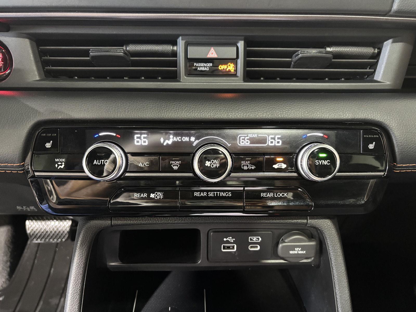 Vehicle photo 26