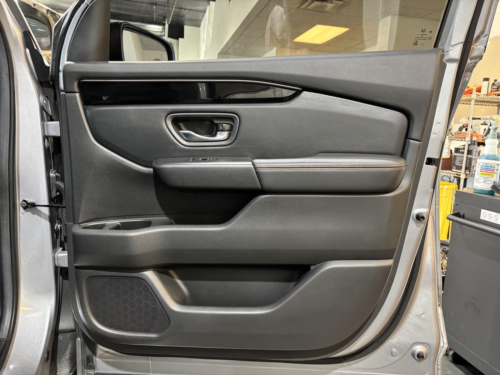 Vehicle photo 27