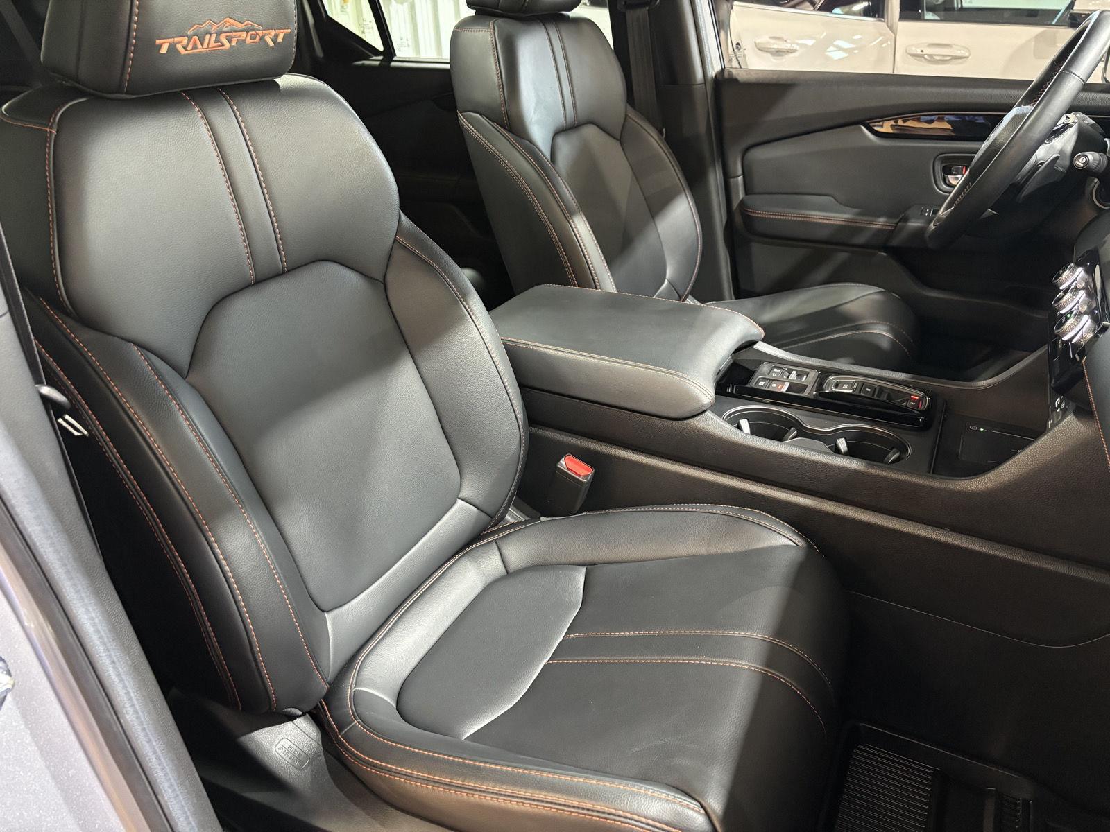 Vehicle photo 29