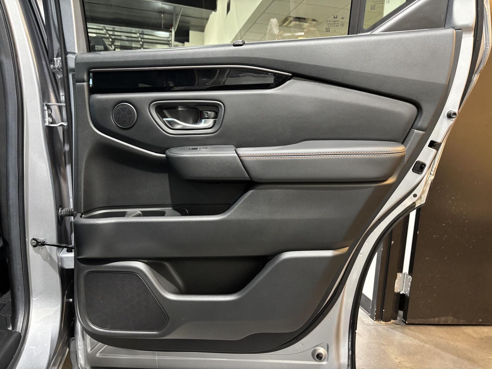 Vehicle photo 31