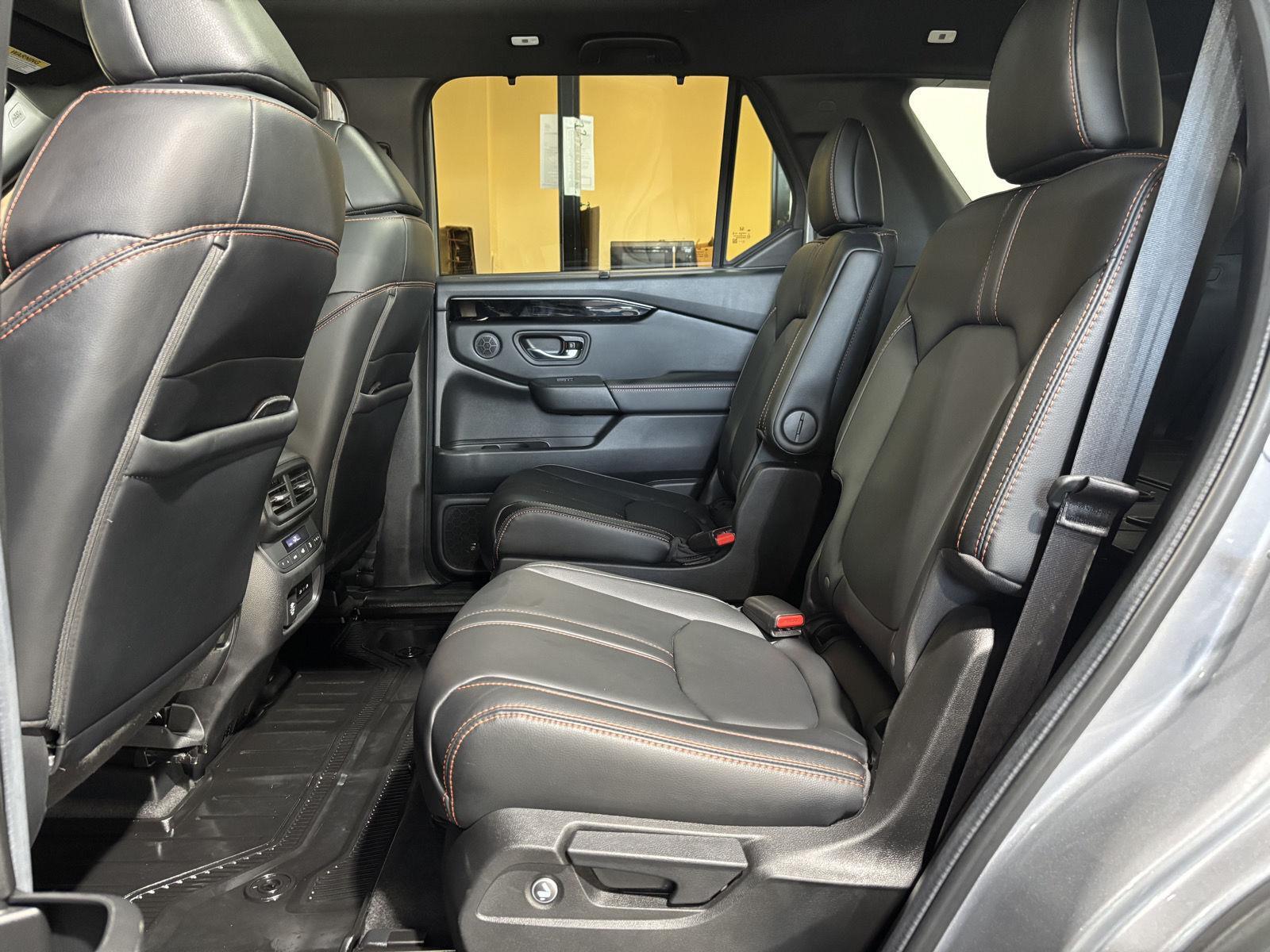 Vehicle photo 34