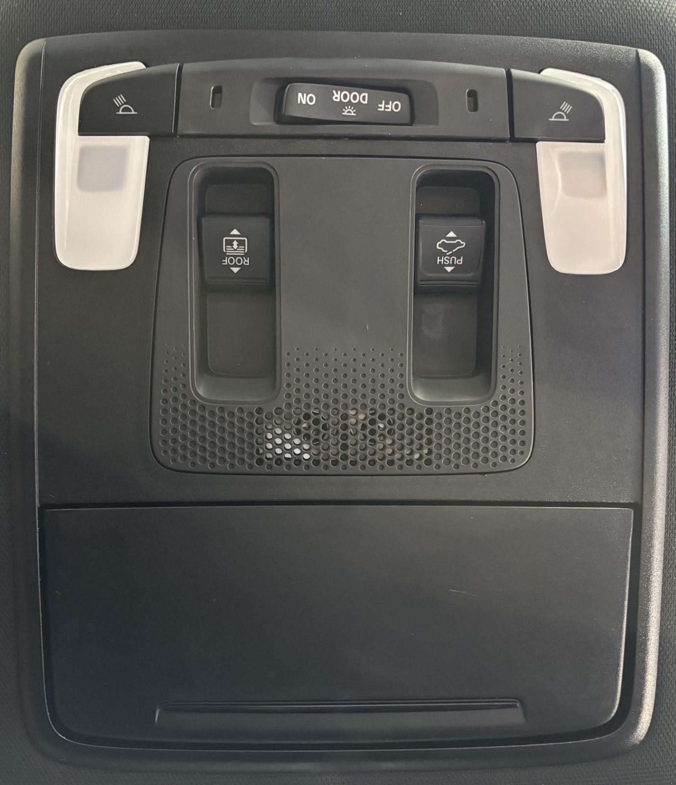 Vehicle photo 46