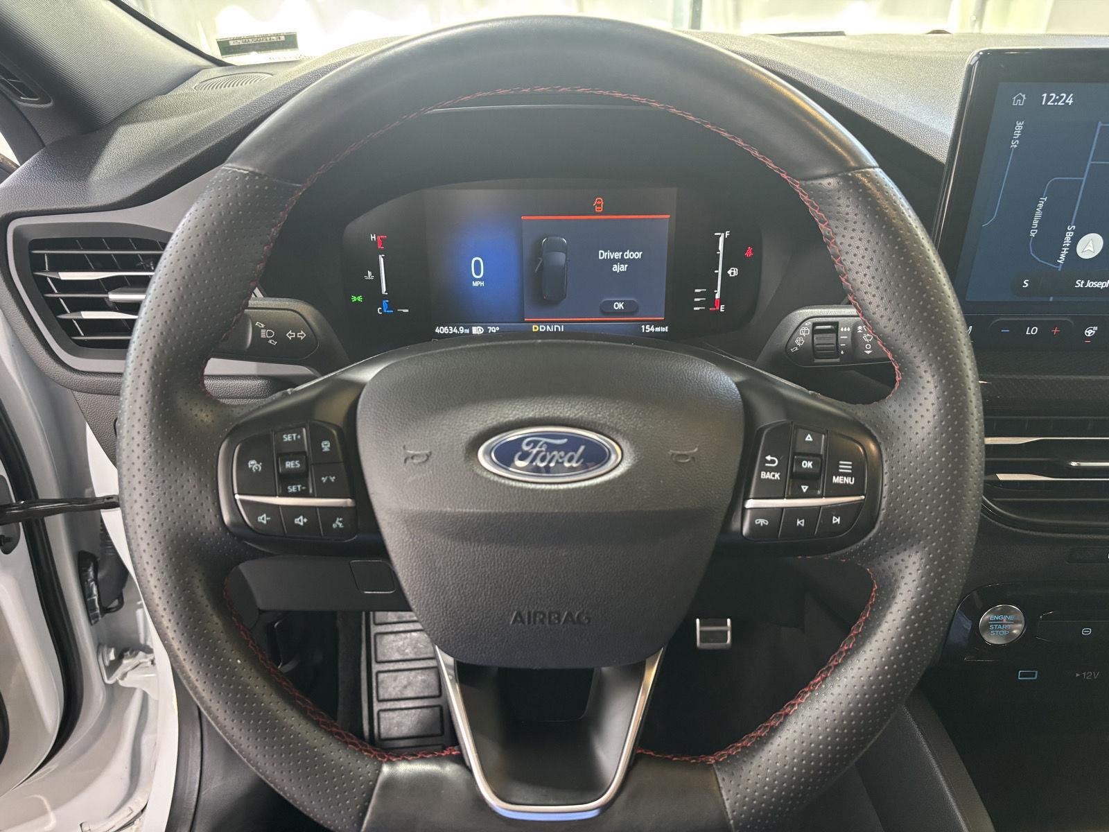 Vehicle photo 13