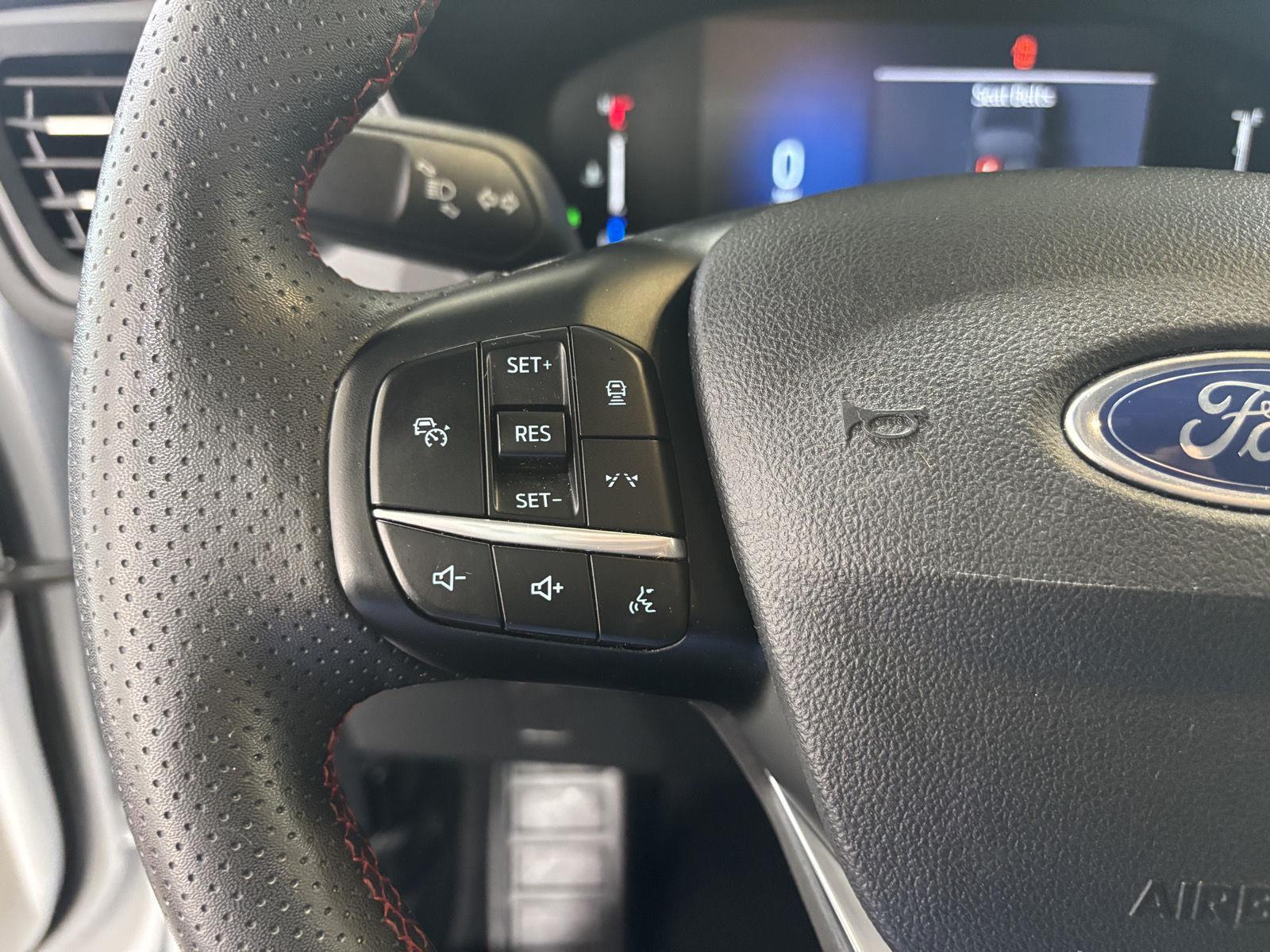 Vehicle photo 15