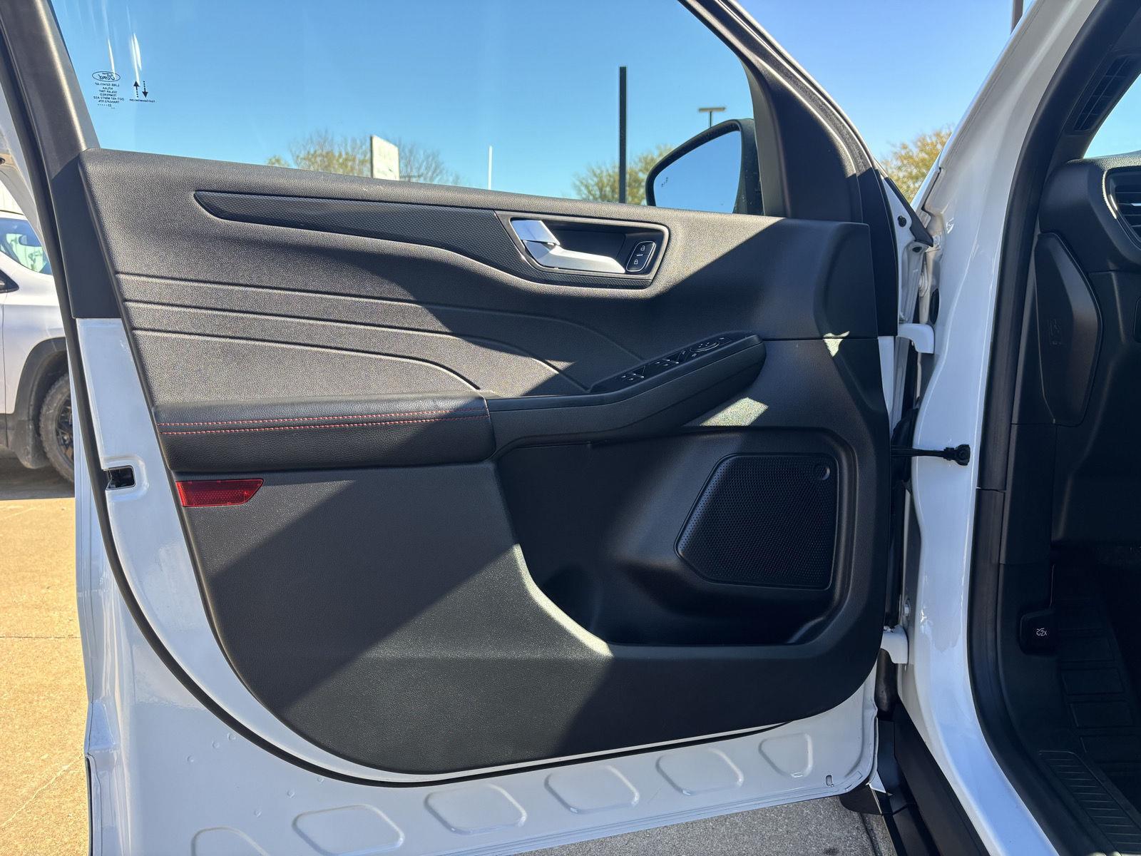 Vehicle photo 17
