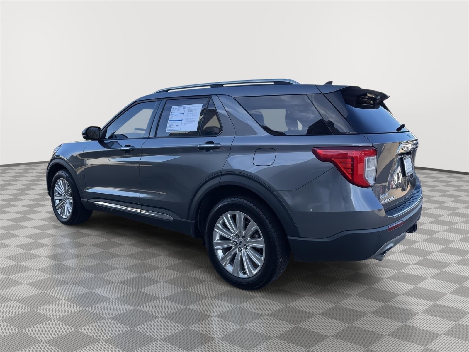 Vehicle photo 10