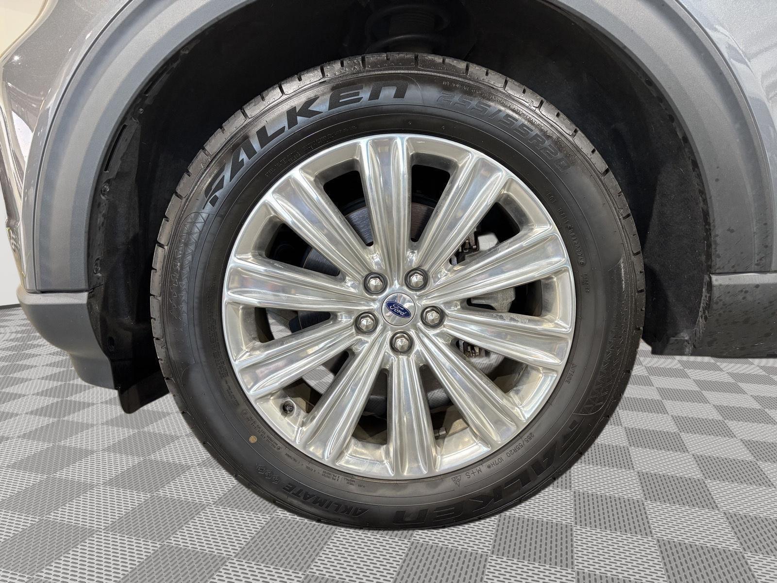 Vehicle photo 11