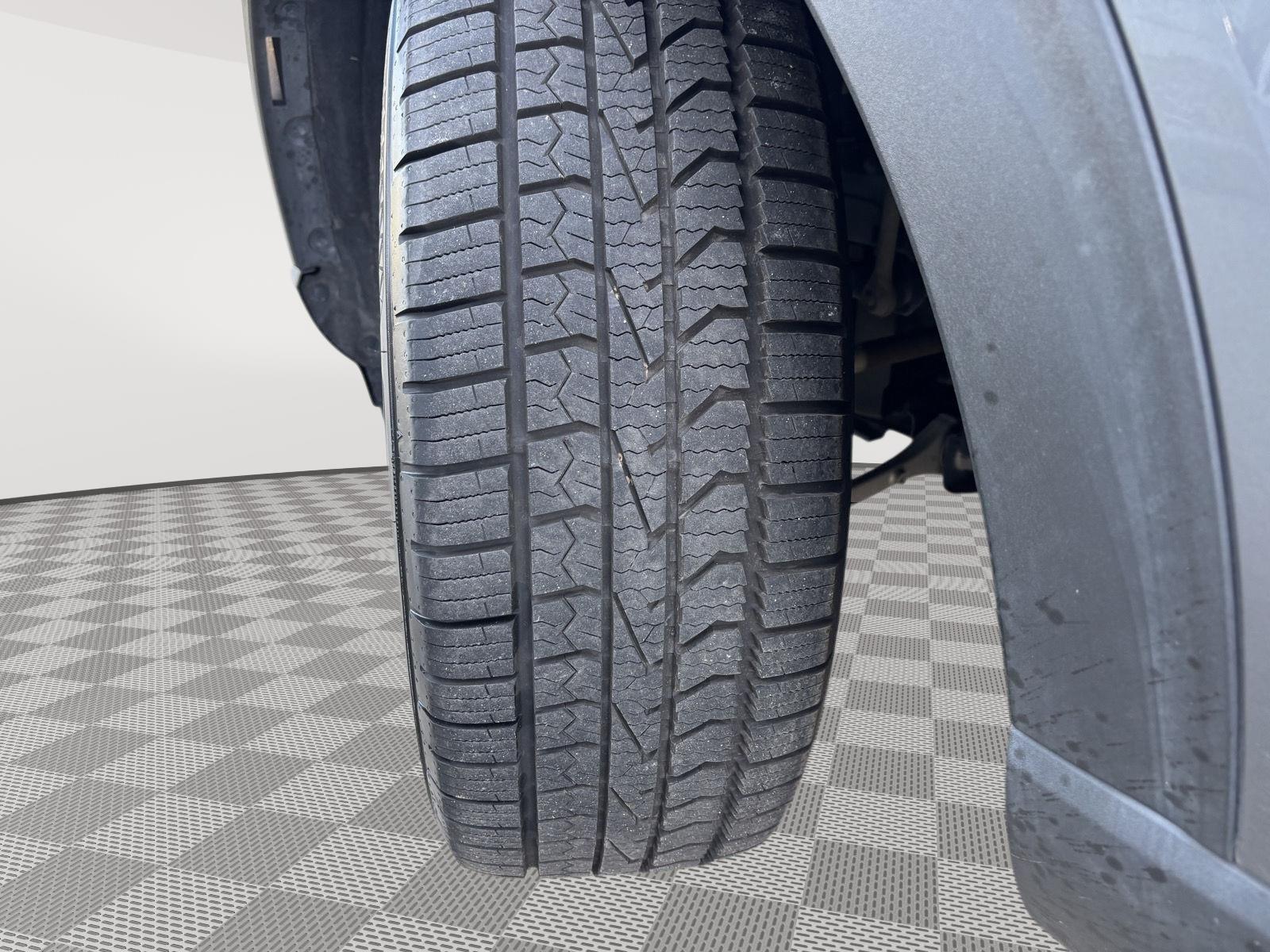 Vehicle photo 12