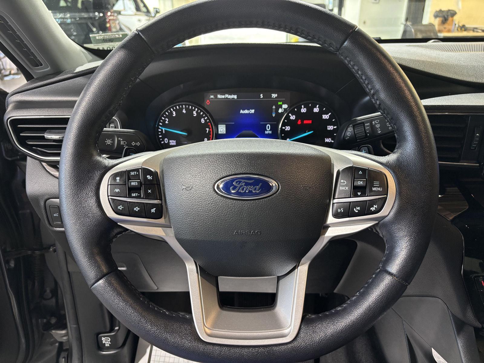 Vehicle photo 13