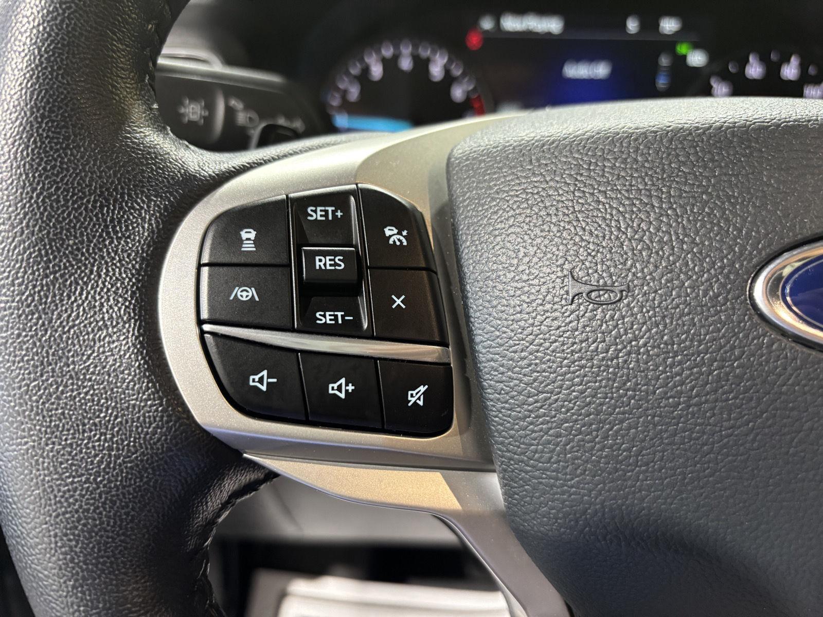 Vehicle photo 15