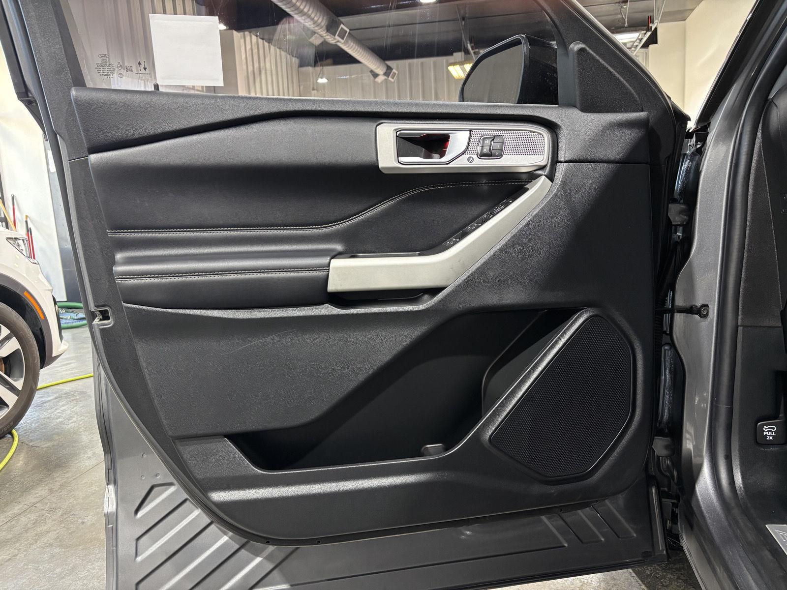 Vehicle photo 17