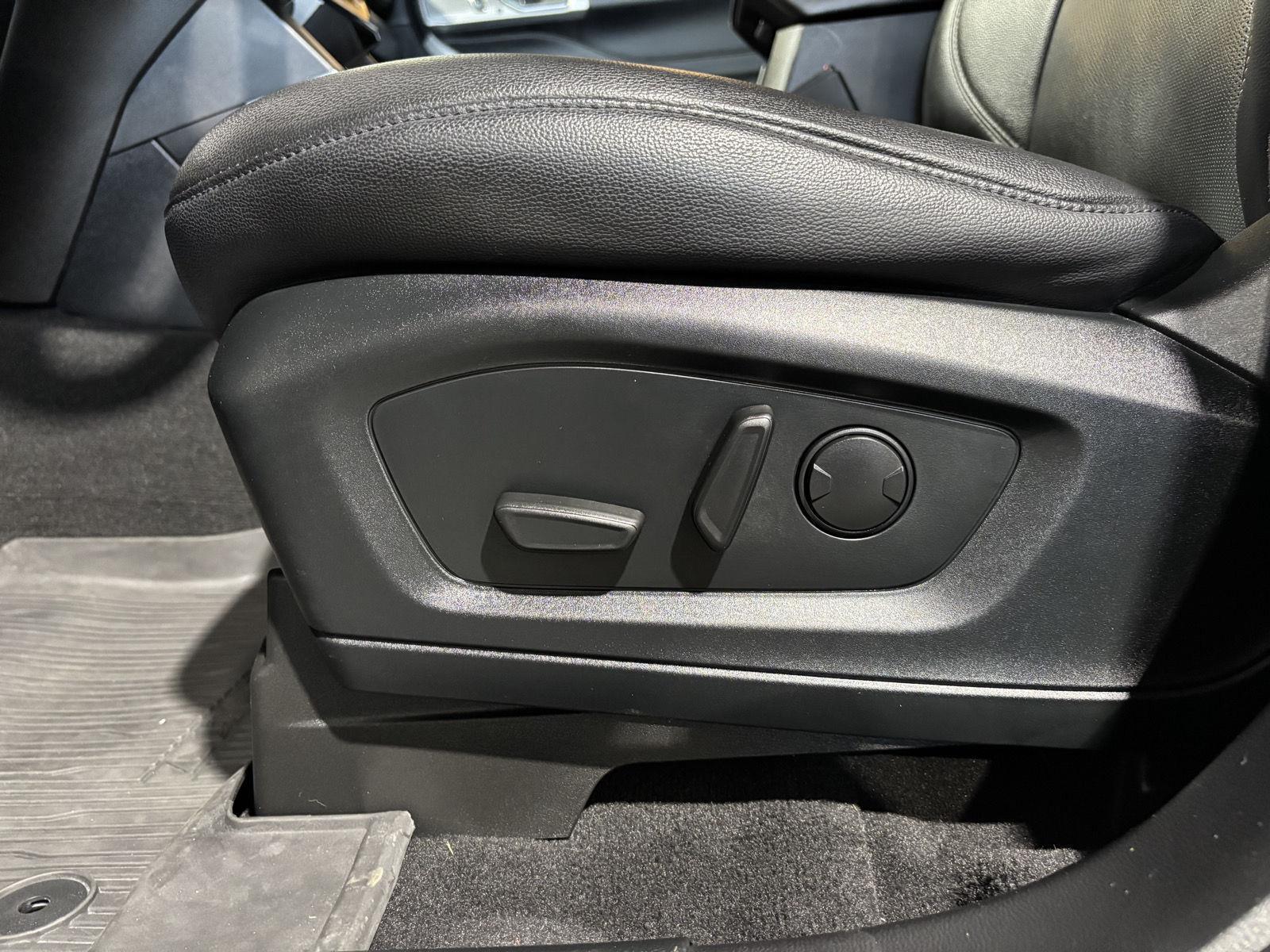 Vehicle photo 22