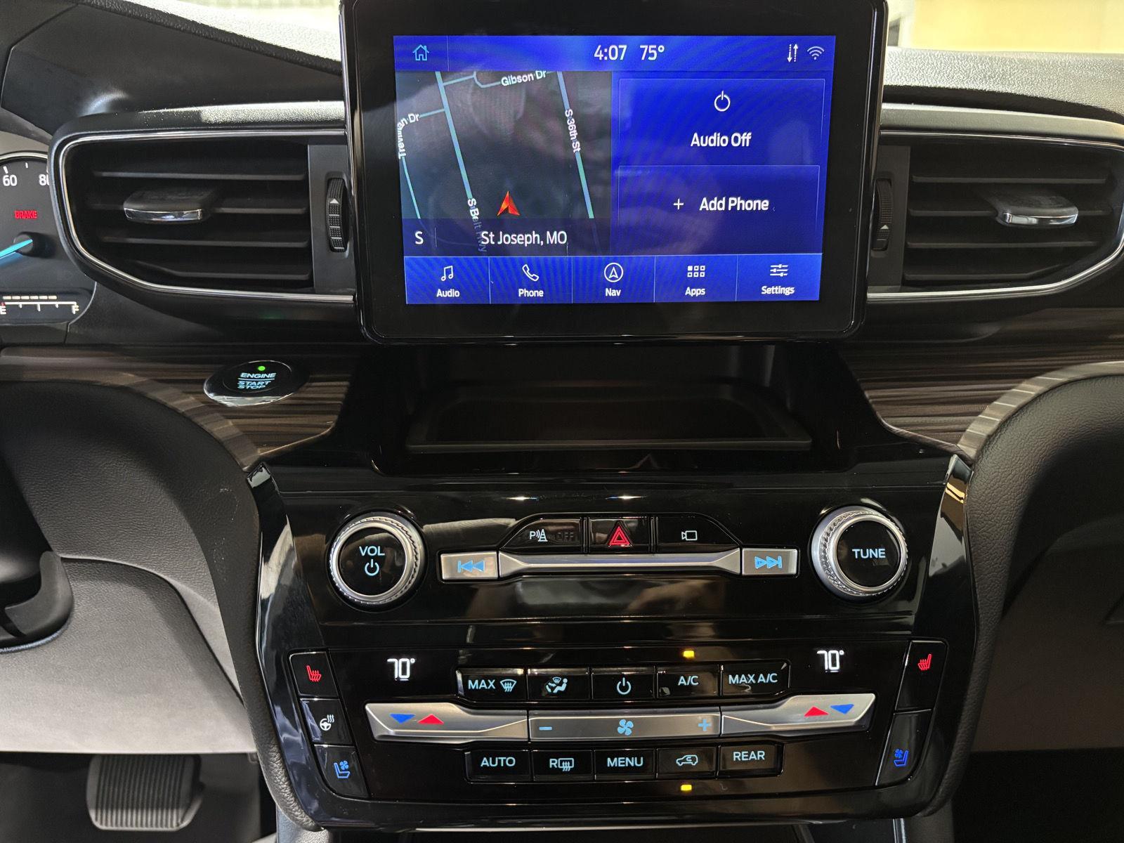 Vehicle photo 25