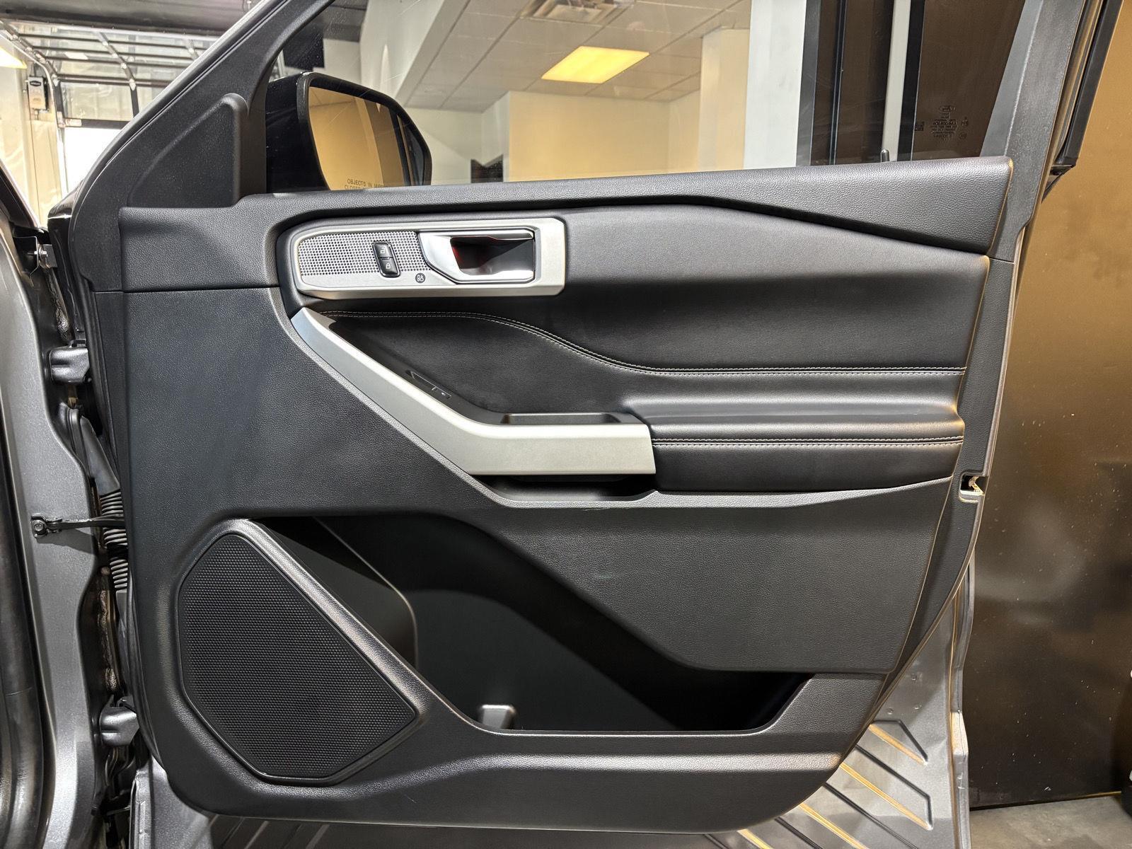Vehicle photo 27