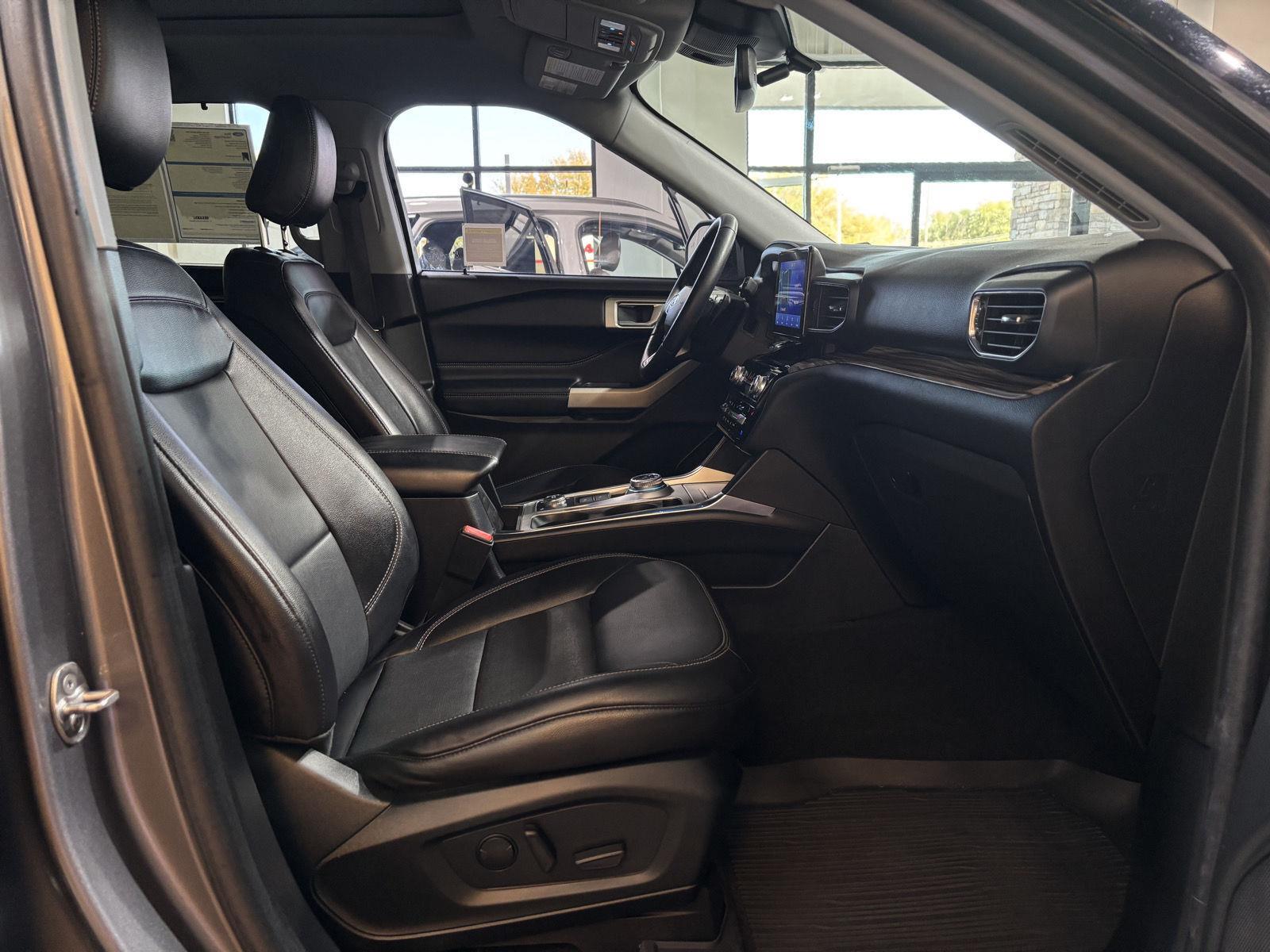 Vehicle photo 28