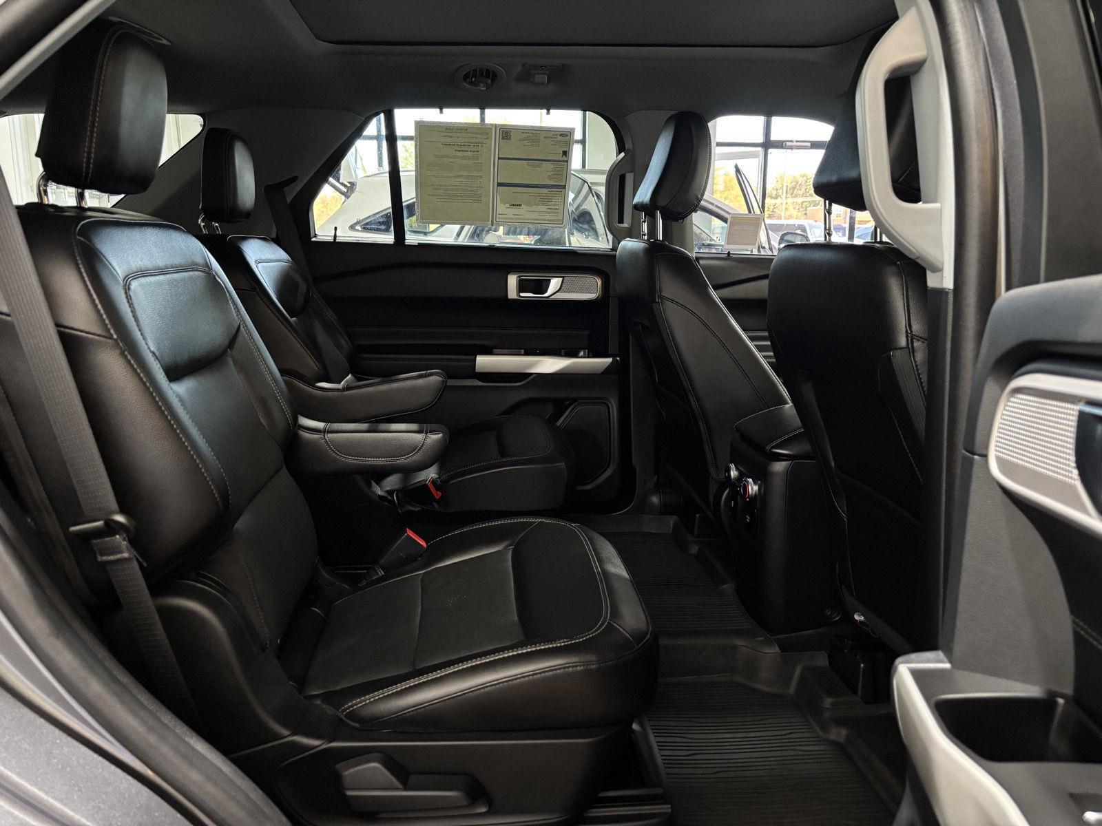 Vehicle photo 32