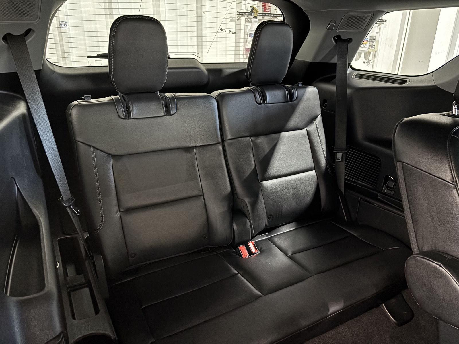 Vehicle photo 33