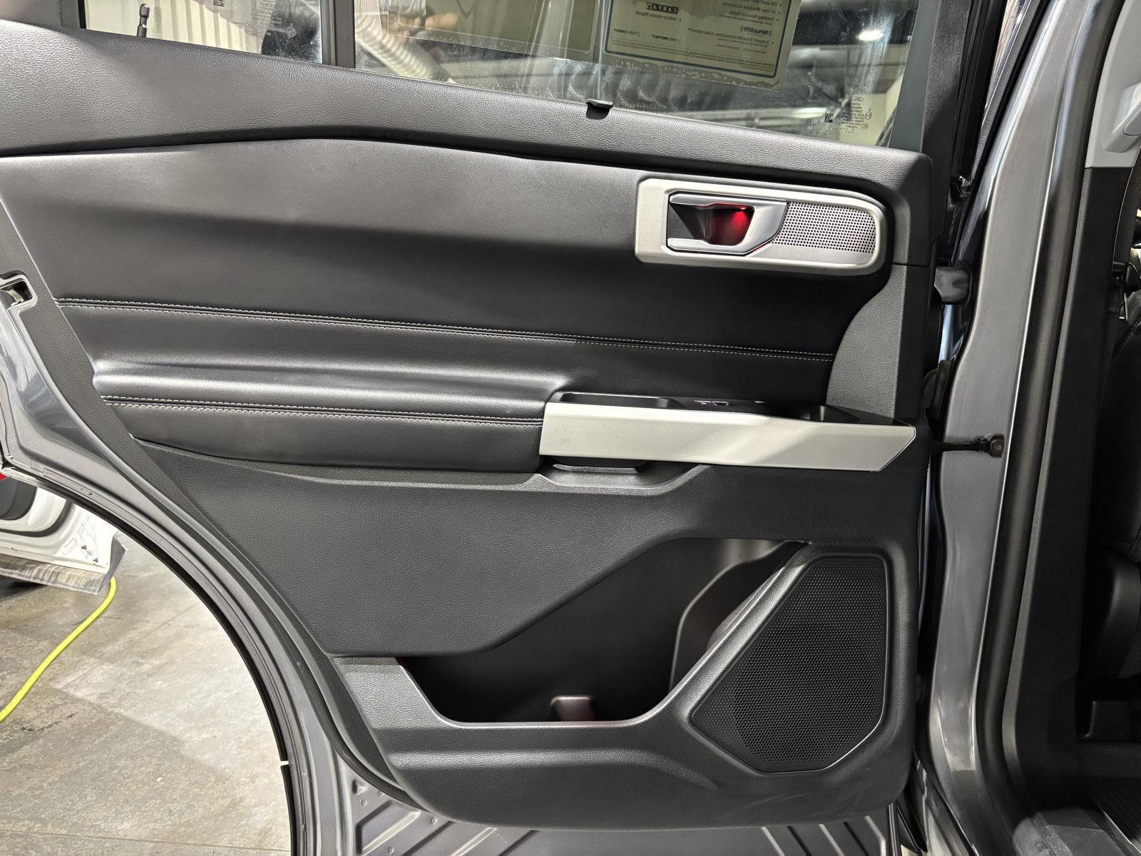 Vehicle photo 34