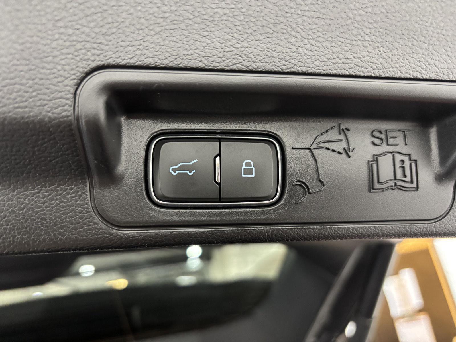 Vehicle photo 44