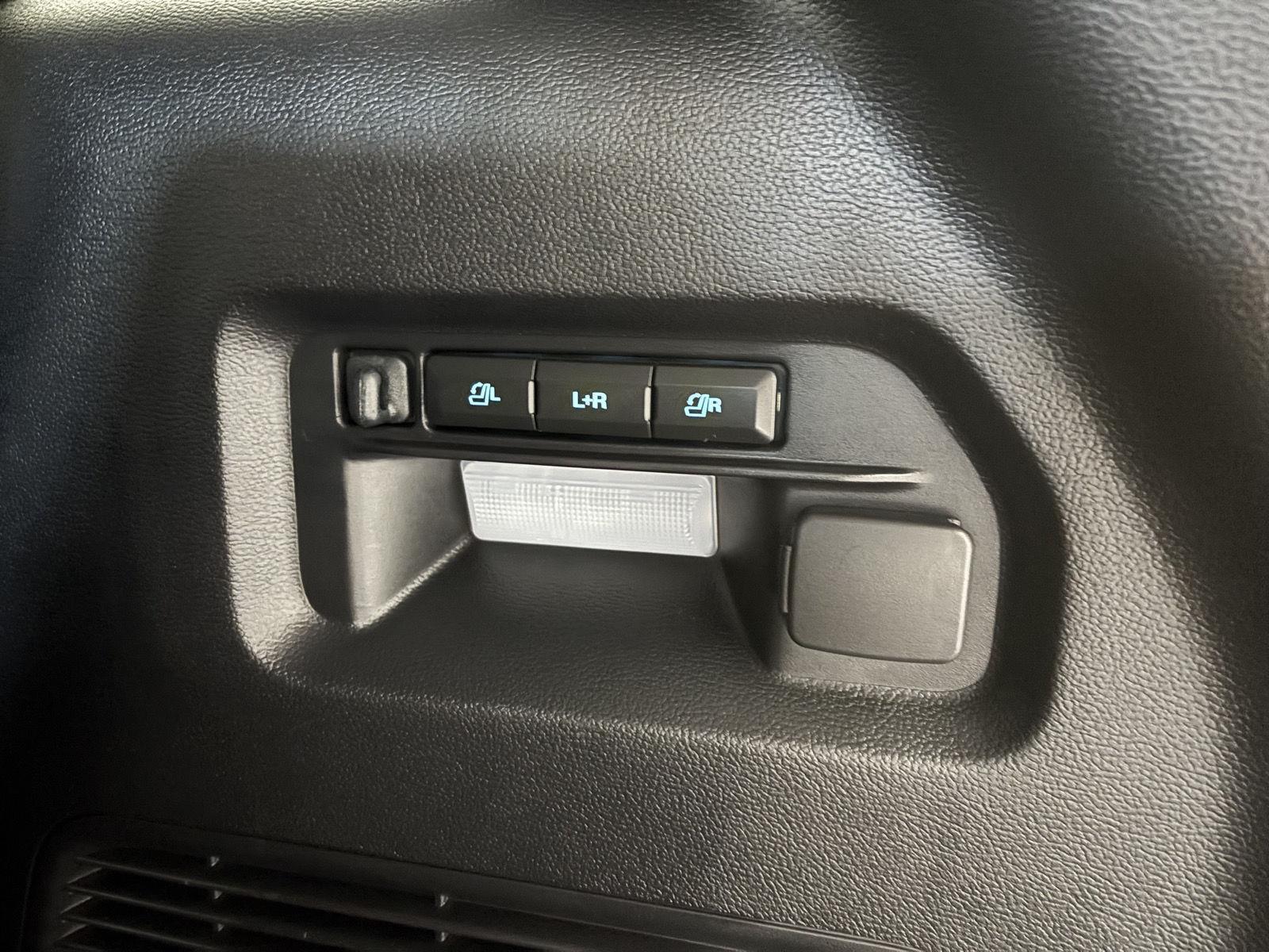 Vehicle photo 45