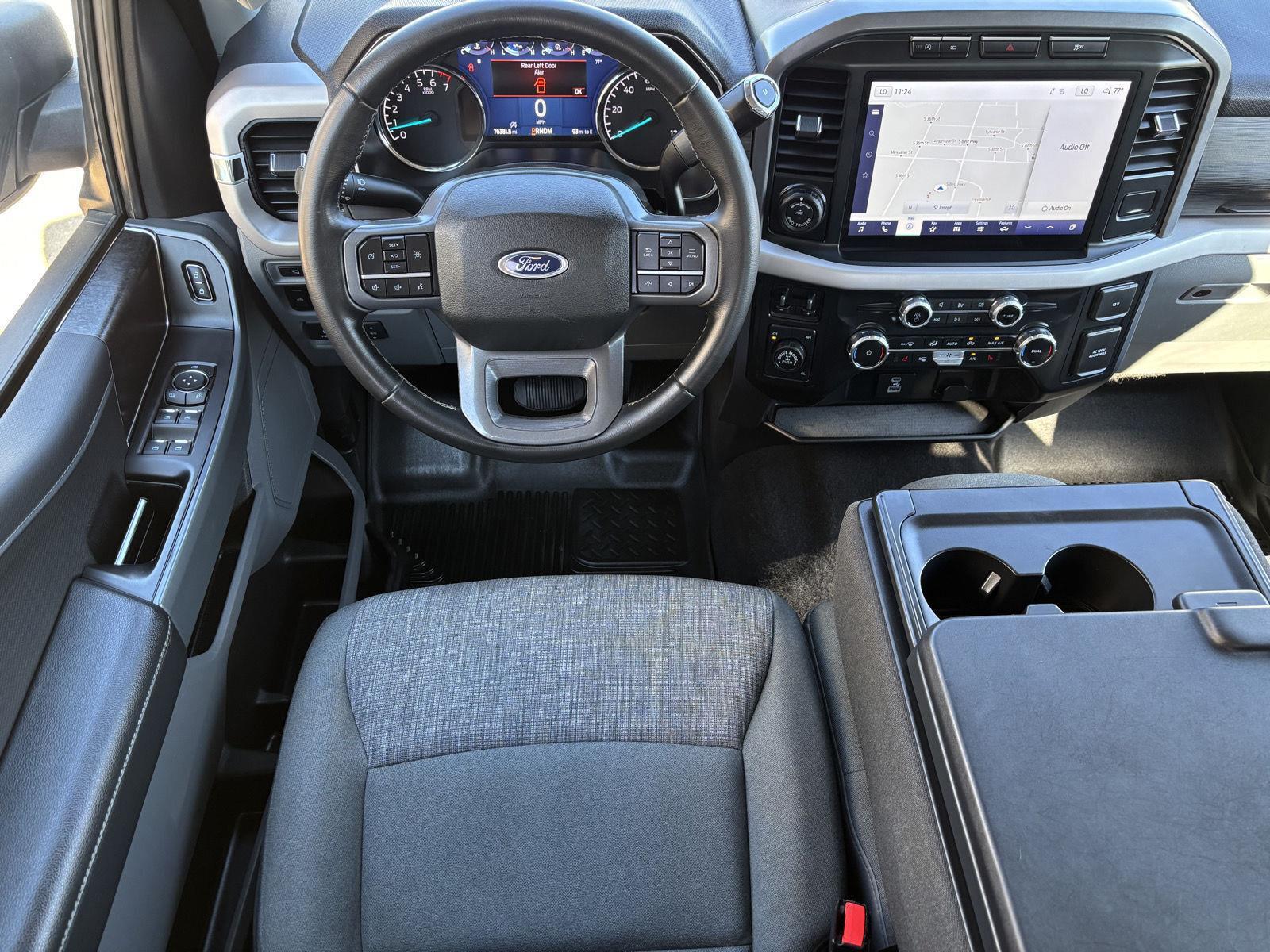 Vehicle photo 23