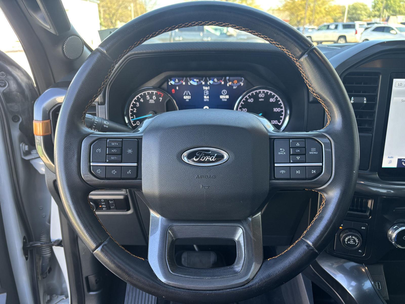 Vehicle photo 13